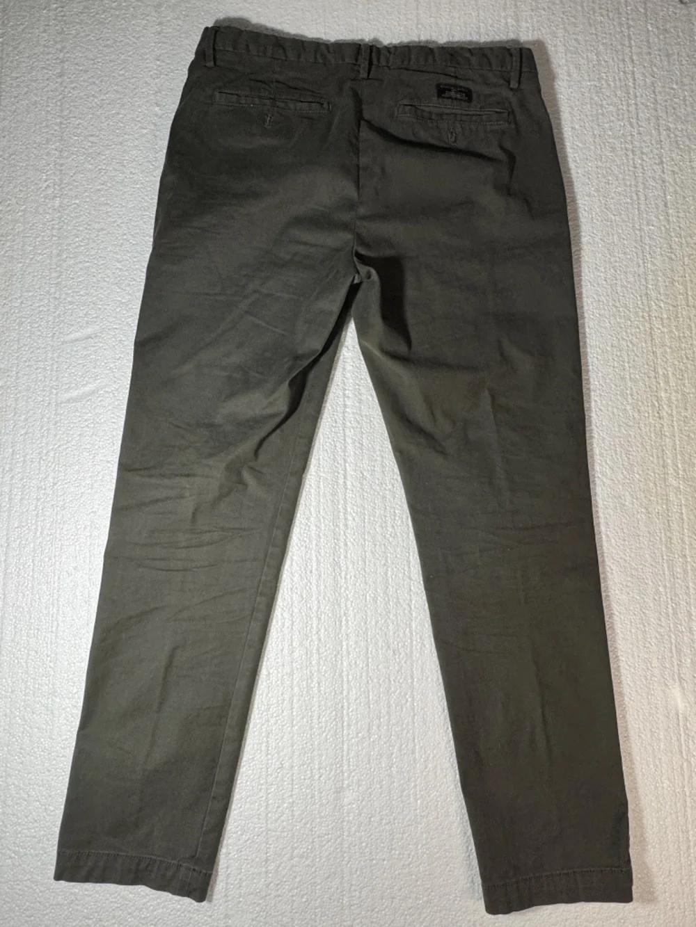 Banana Republic lived-in Men’s Olive Chinos - Classic Straight Fit